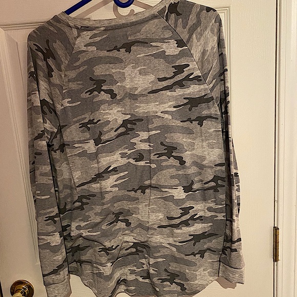 Grayson Threads Top - Picture 3 of 4